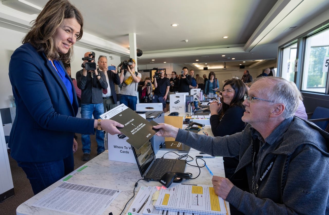default-1696 Alberta UCP Leader Danielle Smith receives her ballot to vote at an advance voting station for the 2023 provincial election in Calgary on May 23, 2023.